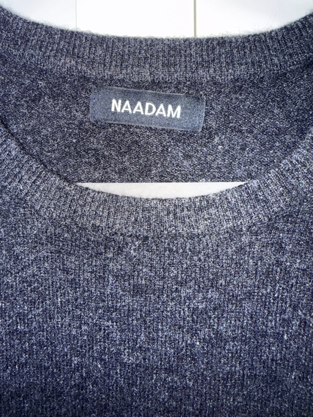100% Cashmere Naadam Men's Charcoal Crewneck Sweater - Picture 2 of 7